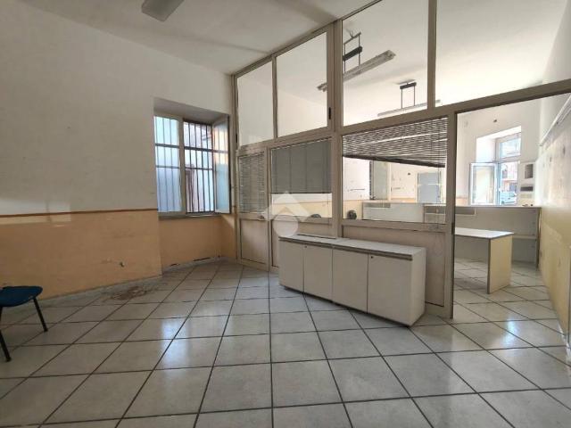 Locale Commerciale in affitto a Sant'anastasia, Campania