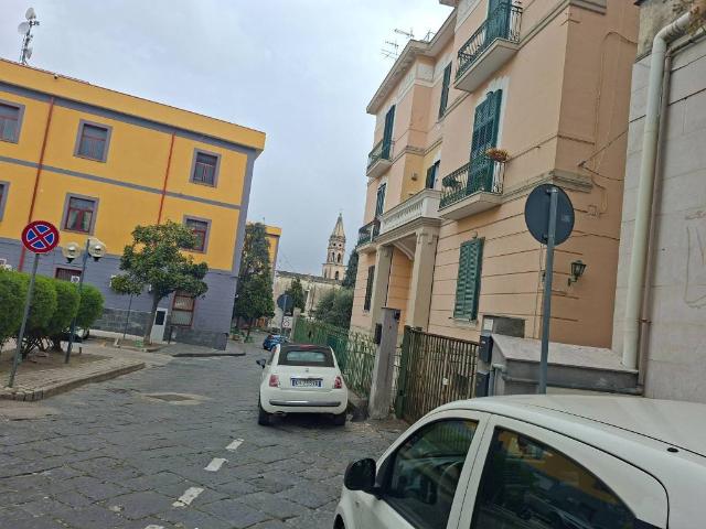 Locale Commerciale in affitto a Sant'anastasia, Campania