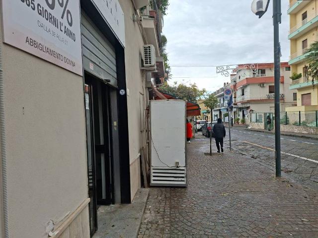 Locale Commerciale in affitto a Sant'anastasia, Campania