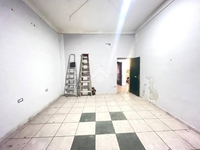 Locale Commerciale in affitto a Sant'anastasia, Campania