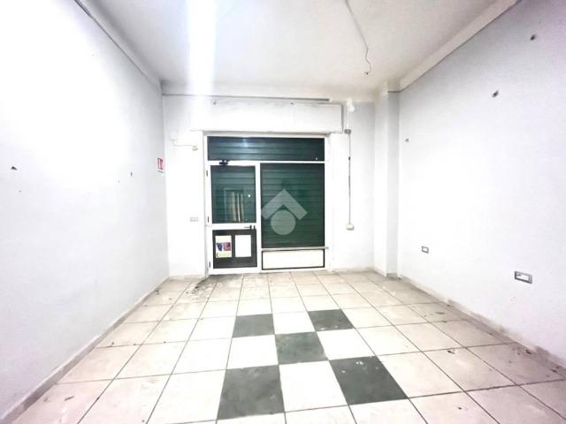 Locale Commerciale in affitto a Sant'anastasia, Campania