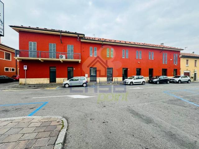 Locale Commerciale in affitto a Sant'angelo Lodigiano, Guatra
