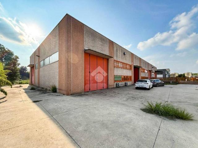 Locale Commerciale in affitto a Cascina Branduzza, Sant'angelo Lodigiano