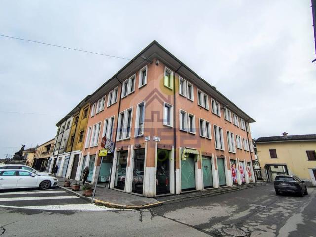 Locale Commerciale in affitto a Sant'angelo Lodigiano, Guatra