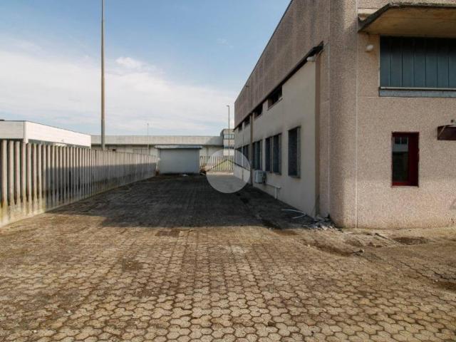 Locale Commerciale in affitto a Galeotta, Sant'angelo Lodigiano