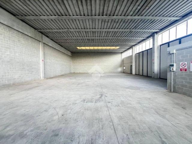 Locale Commerciale in affitto a Cascina Branduzza, Sant'angelo Lodigiano