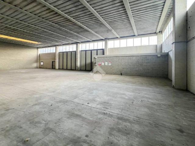 Locale Commerciale in affitto a Cascina Branduzza, Sant'angelo Lodigiano