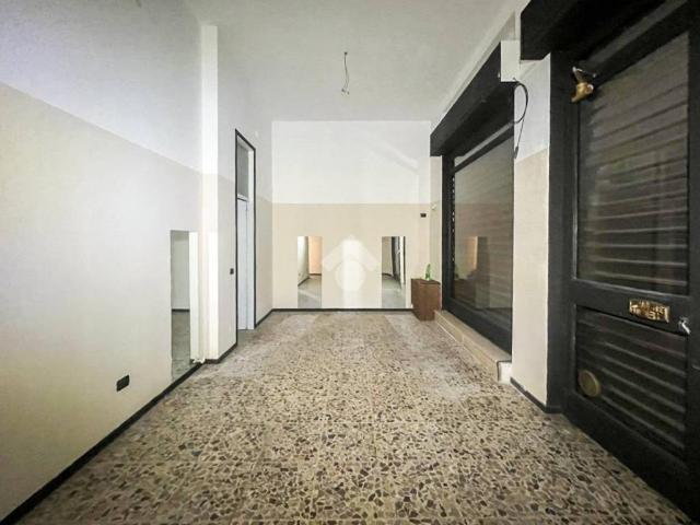 Locale Commerciale in affitto a Sant'angelo Lodigiano, Guatra