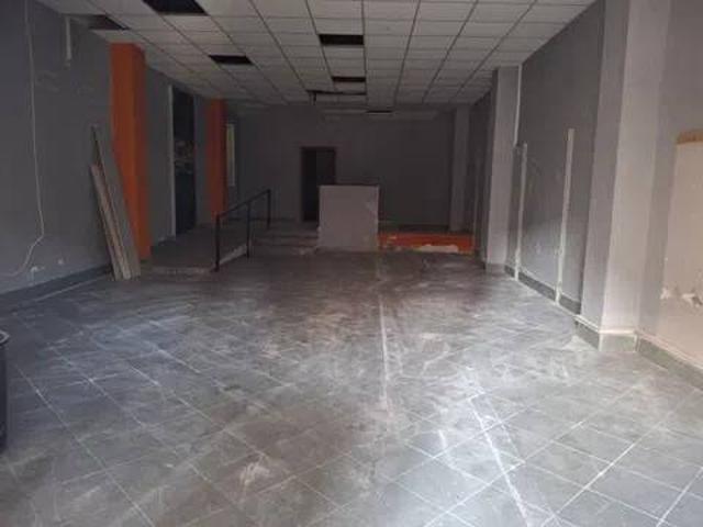 Locale Commerciale in affitto a Sant'antimo, Campania