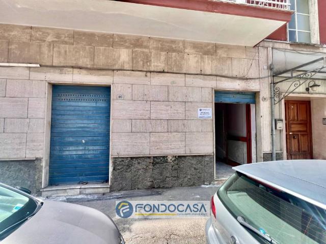 Locale Commerciale in affitto a Sant'antimo, Campania