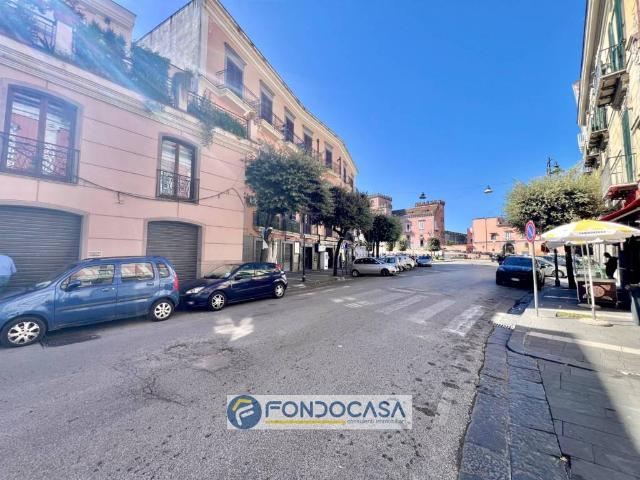 Locale Commerciale in affitto a Sant'antimo, Campania
