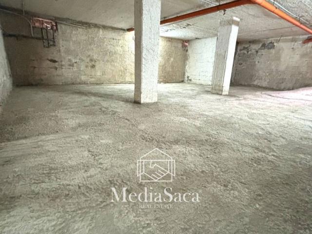 Locale Commerciale in affitto a Sant'antimo, Campania