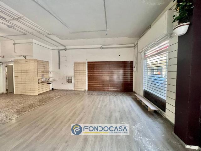 Locale Commerciale in affitto a Sant'antimo, Campania