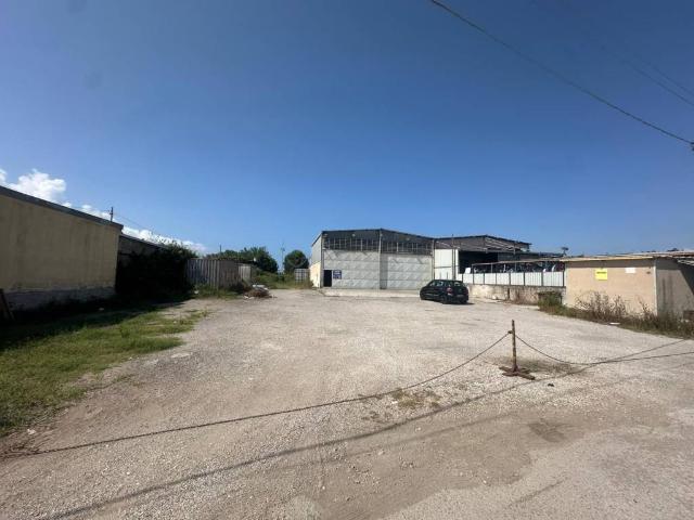 Locale Commerciale in affitto a Sant'antonio Abate, Campania