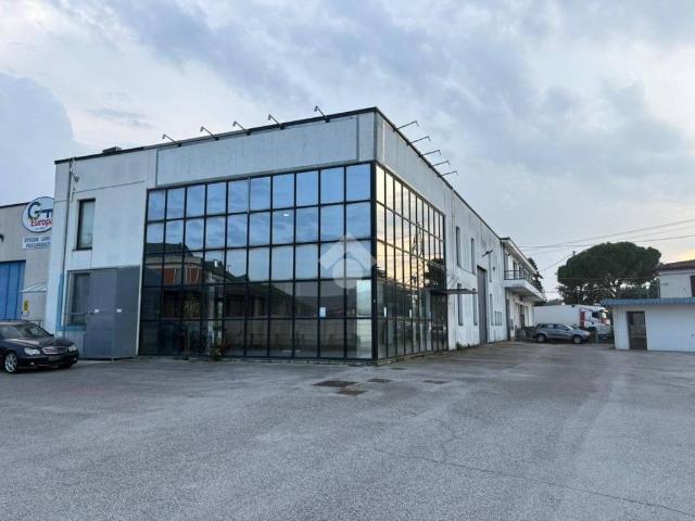 Locale Commerciale in affitto a Unione di comuni Valmarecchia, Santarcangelo Di