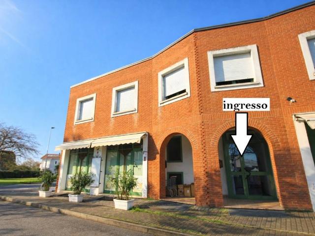 Locale Commerciale in affitto a Unione di comuni Valmarecchia, Santarcangelo Di