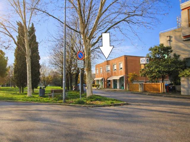 Locale Commerciale in affitto a Unione di comuni Valmarecchia, Santarcangelo Di