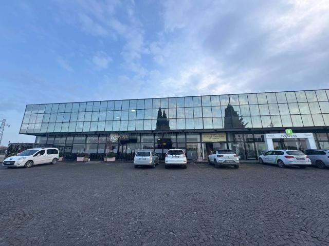 Locale Commerciale in affitto a Unione di comuni Valmarecchia, Santarcangelo Di