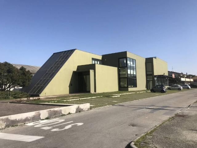 Locale Commerciale in affitto a Santarcangelo Di, Reggio Emilia