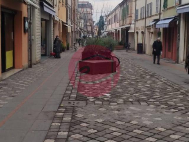 Locale Commerciale in affitto a Santarcangelo Di, Reggio Emilia