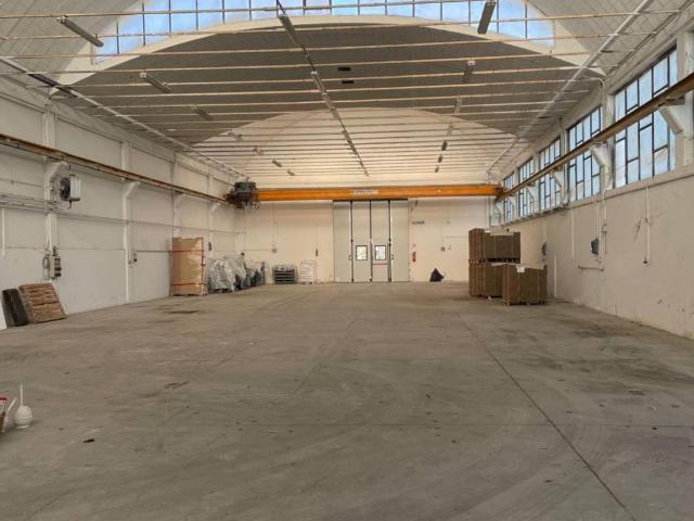 Locale Commerciale in affitto a Unione di comuni Valmarecchia, Santarcangelo Di