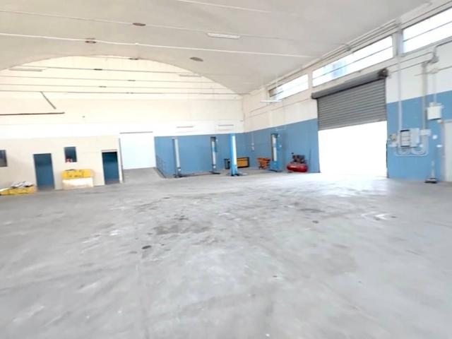 Locale Commerciale in affitto a Unione di comuni Valmarecchia, Santarcangelo Di