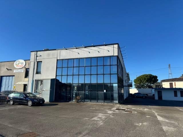 Locale Commerciale in affitto a Unione di comuni Valmarecchia, Santarcangelo Di