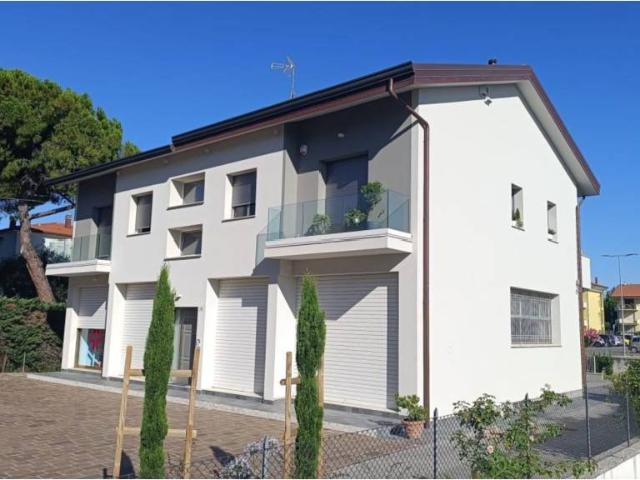 Locale Commerciale in affitto a Unione di comuni Valmarecchia, Santarcangelo Di