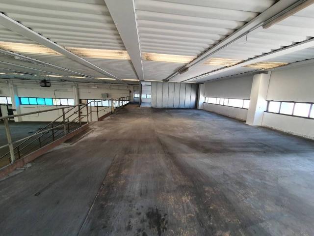 Locale Commerciale in affitto a Unione di comuni Valmarecchia, Santarcangelo Di