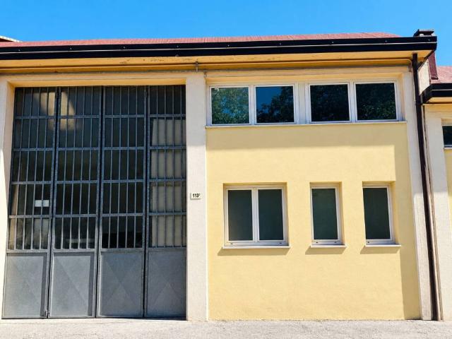 Locale Commerciale in affitto a Unione di comuni Valmarecchia, Santarcangelo Di