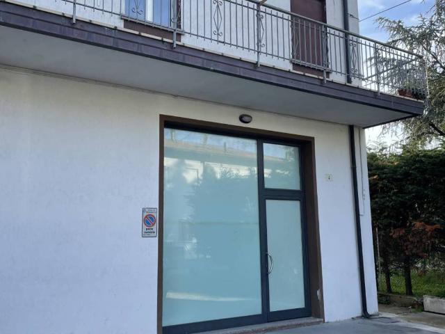 Locale Commerciale in affitto a Santarcangelo Di, Reggio Emilia
