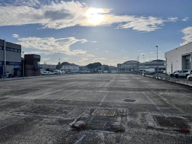 Locale Commerciale in affitto a Unione di comuni Valmarecchia, Santarcangelo Di