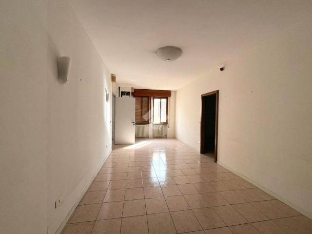 Locale Commerciale in affitto a Unione di comuni Valmarecchia, Santarcangelo Di