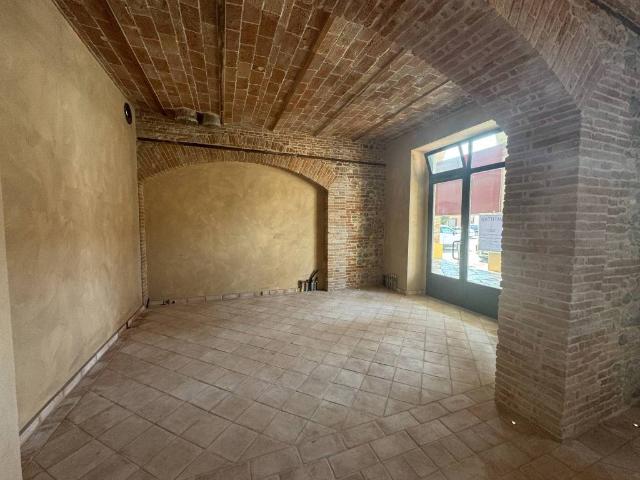 Locale Commerciale in affitto a Unione di comuni Valmarecchia, Santarcangelo Di