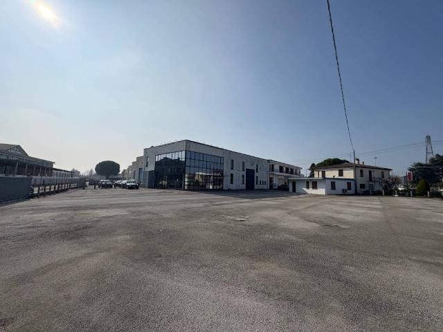 Locale Commerciale in affitto a Unione di comuni Valmarecchia, Santarcangelo Di
