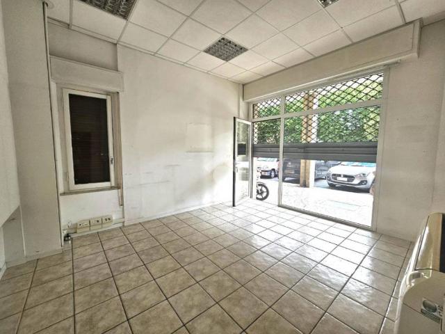 Locale Commerciale in affitto a Santarcangelo Di, Reggio Emilia