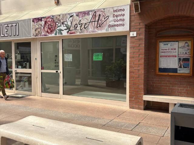 Locale Commerciale in affitto a Unione di comuni Valmarecchia, Santarcangelo Di