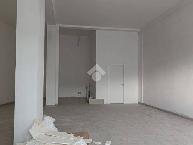 Locale Commerciale in affitto a Santarcangelo Di, Reggio Emilia