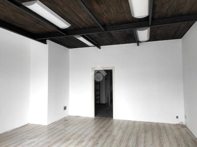 Locale Commerciale in affitto a Santarcangelo Di, Reggio Emilia