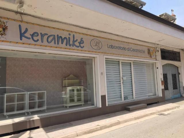 Locale Commerciale in affitto a Sant'arpino, Campania