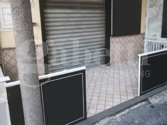 Locale Commerciale in affitto a Succivo, Campania
