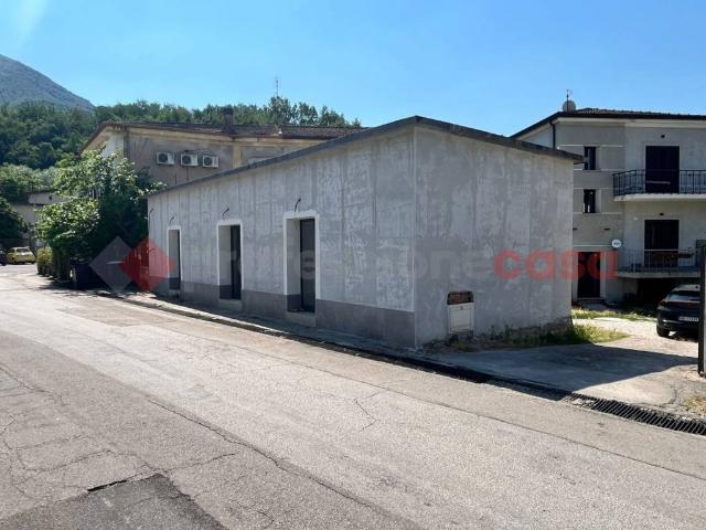 Locale Commerciale in affitto a Sant'elia Fiumerapido, Lazio