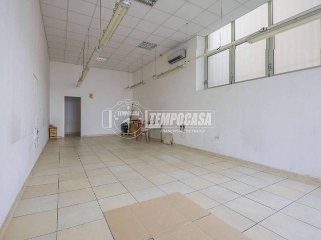 Locale Commerciale in affitto a Marche, Fermo