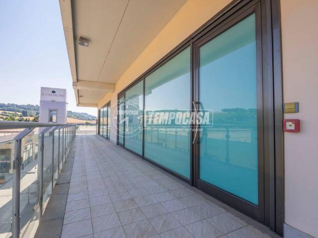 Locale Commerciale in affitto a Marche, Fermo