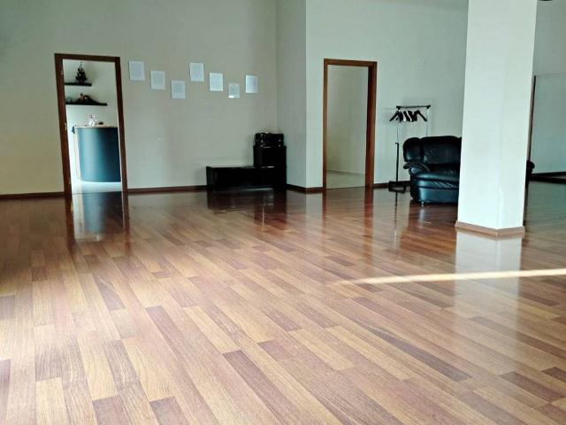 Locale Commerciale in affitto a Puglia, Bari
