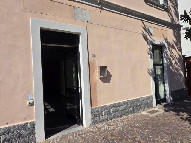 Locale Commerciale in affitto a Santo Stefano Ticino, Milano