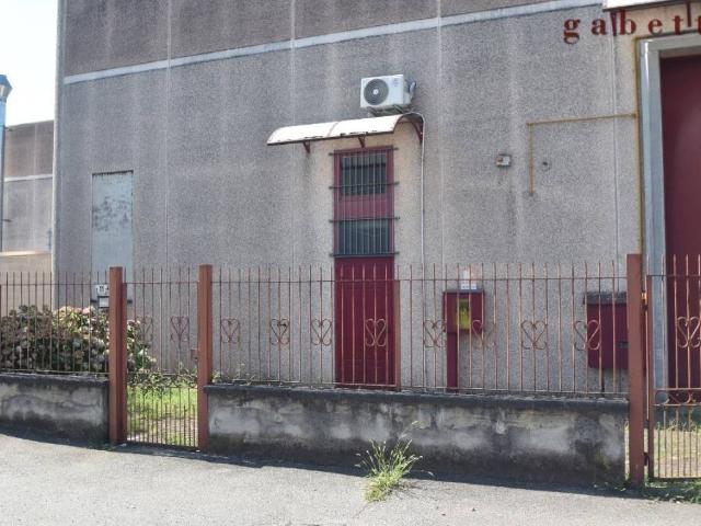 Locale Commerciale in affitto a Santo Stefano Ticino, Lombardia