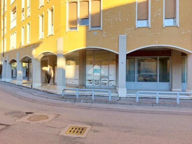 Locale Commerciale in affitto a Comunità montana della valle Trompia, Sarezzo