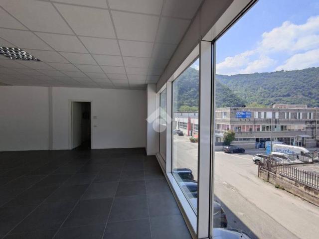 Locale Commerciale in affitto a Comunità montana della valle Trompia, Sarezzo