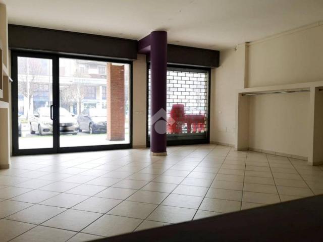 Locale Commerciale in affitto a Comunità montana della valle Trompia, Sarezzo